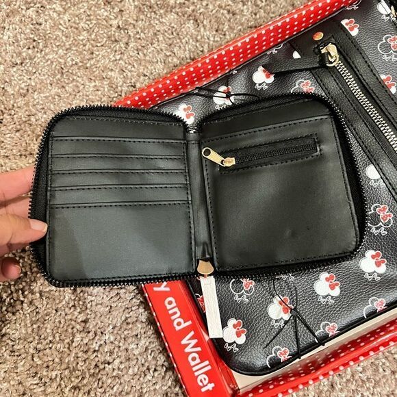Minnie Mouse Crossbody Bag and Wallet - Picture 6 of 8